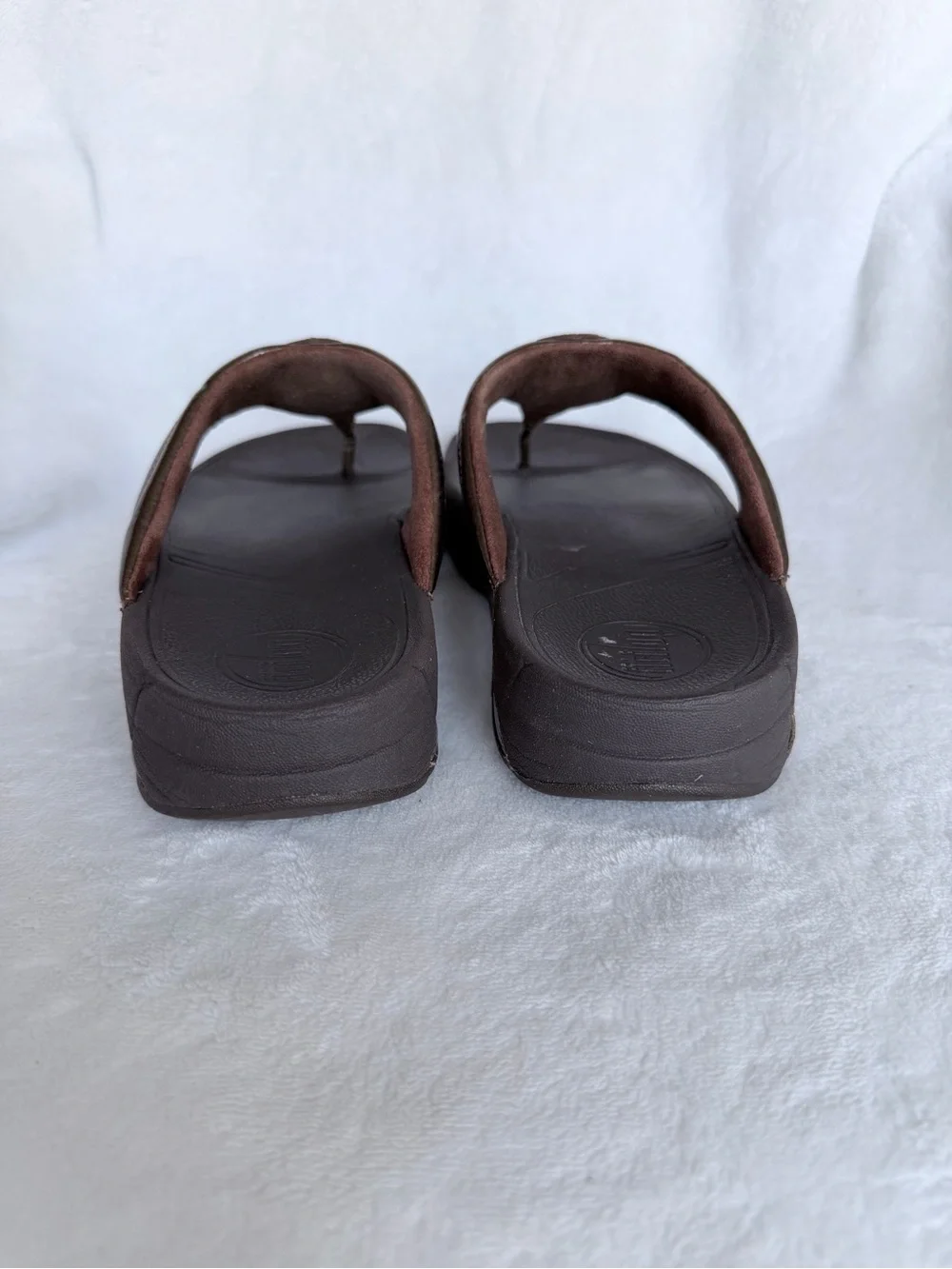 FitFlop Sandals Womens Size 8 Gold Thong Wedge Flip Flops Comfort Toning Slip On
